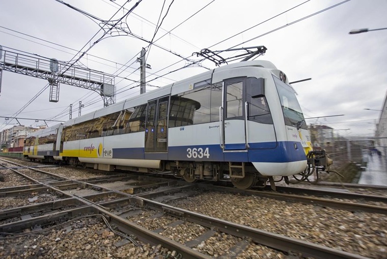 A plataforma na defensa do tren denuncia que se agravou o deterioro do servizo no verán