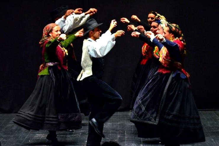 Os roles de xénero no baile tradicional galego, a debate