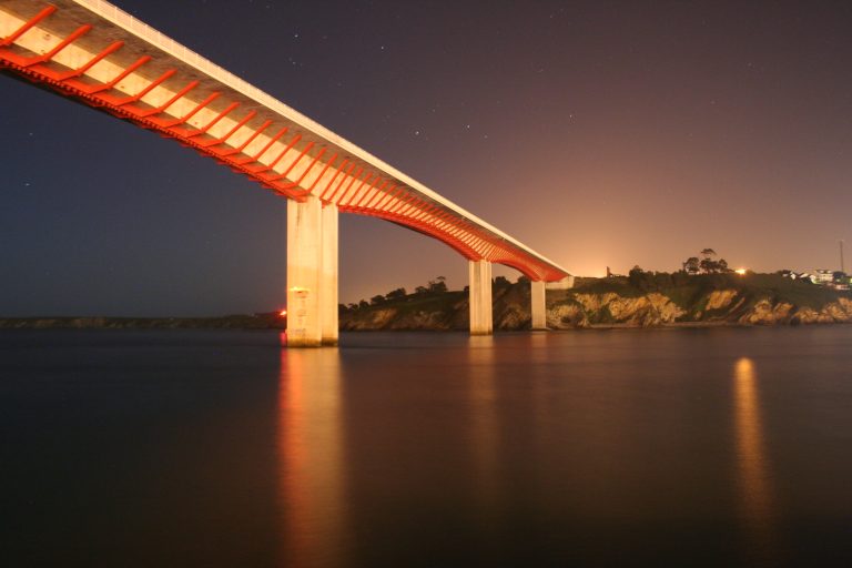 Fomento iluminará a Ponte dos Santos tras seis anos a escuras