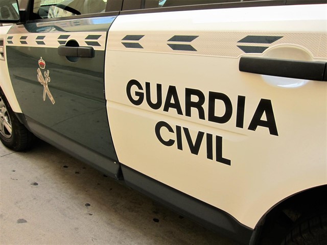 Unha viveirense de 25 anos, entre os detidos por roubo nun coche en Ribadeo tras romper un portelo