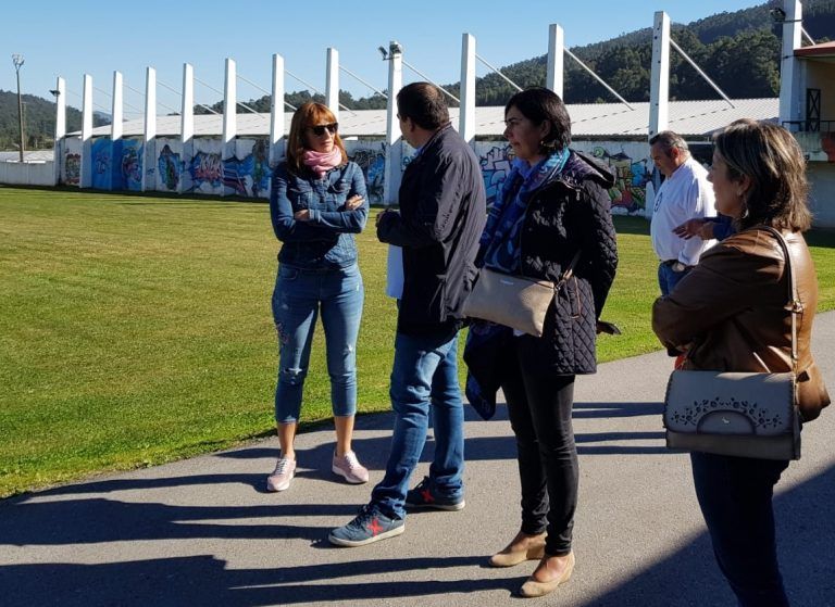 A Xunta acondiciona a piscina e renova a iluminación do campo de fútbol de Mondoñedo