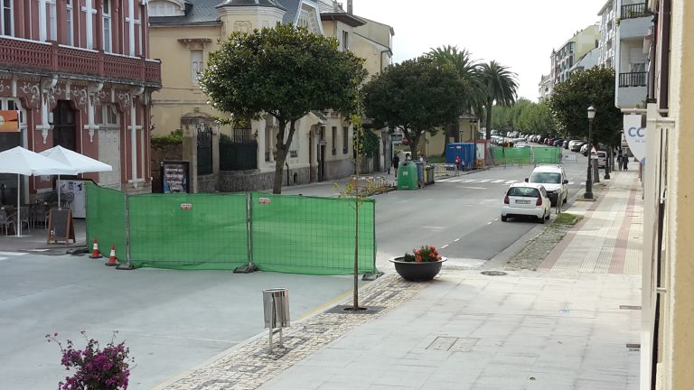 Retoman as obras de remodelación da rúa San Roque en Ribadeo