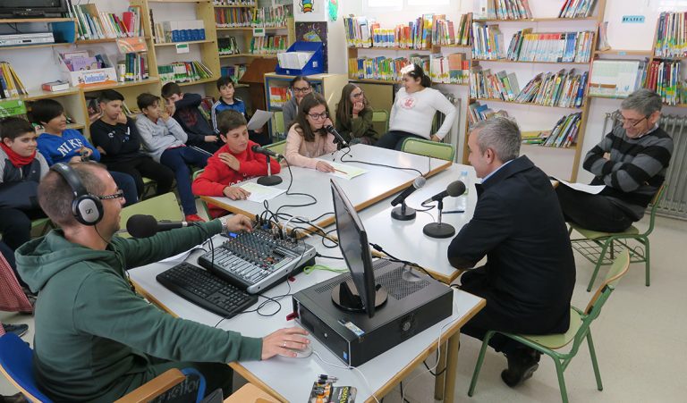 Tres colexios da Mariña contarán cun laboratorio de radio na biblioteca
