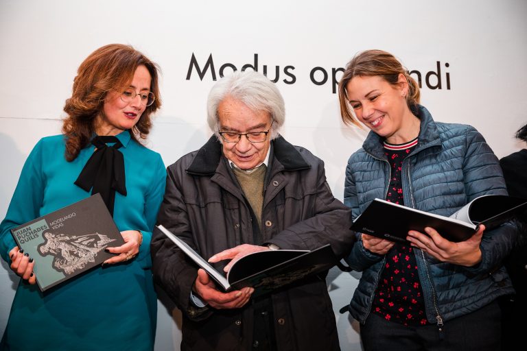 O catálogo da exposición “Modelando vidas” pecha o ano de Juan Puchades