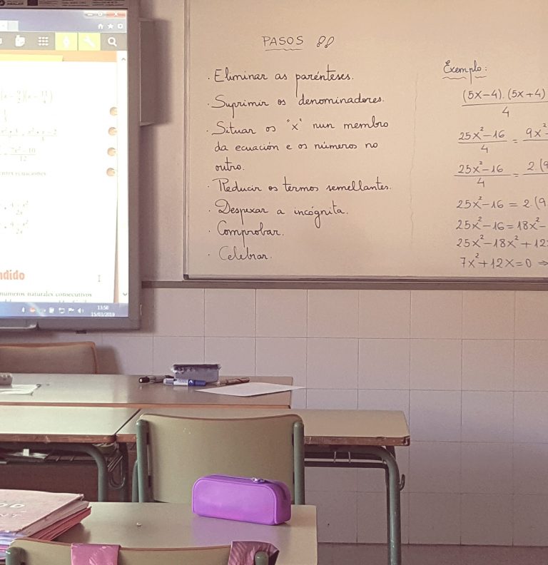 A Xunta apercibe a unha profesora da Pontenova por dar matemáticas en galego