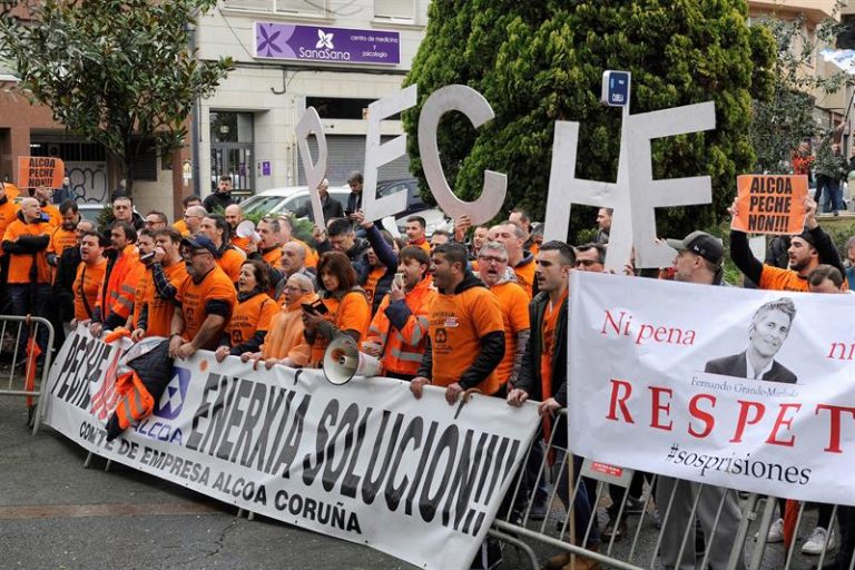 Alcoa, obreiros, Xunta e En Marea cuestionan o anuncio de Sánchez sobre o estatuto das electrointensivas