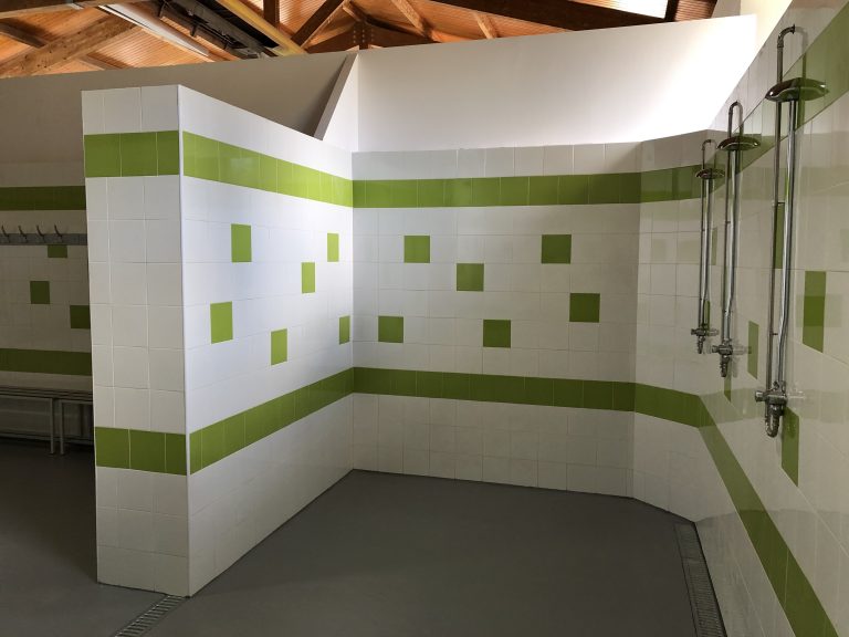 A Casa das Algas conta con duchas, que beneficiarán ao Club de Remo de Ribadeo