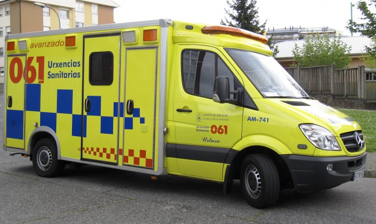 Seis traballadores da ambulancia medicalizada de Foz dan positivo por Covid-19