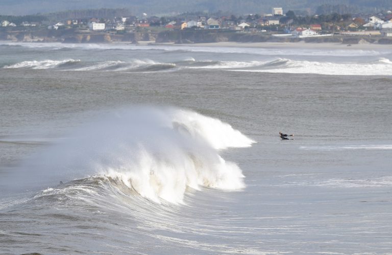 A Mariña estará o xoves en alerta vermella por temporal costeiro, con ondas superiores aos oito metros