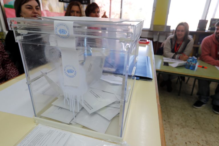 Pecha o colexio electoral de Burela cunha participación en torno ao 50%