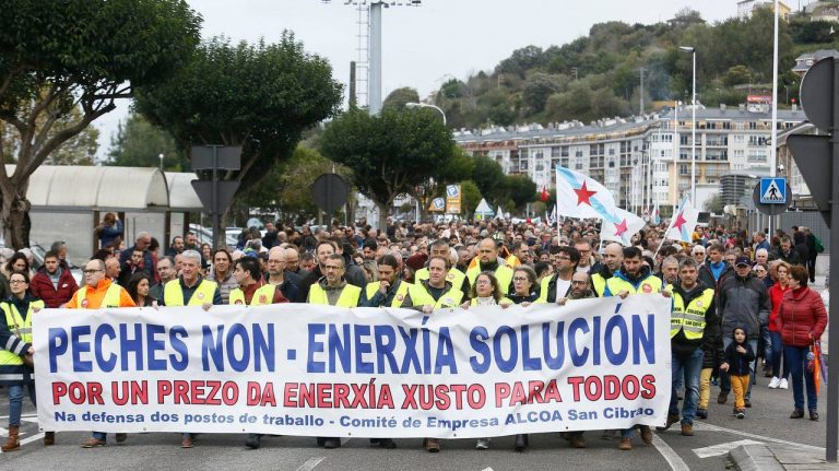 O comité de Alcoa pide respaldo en Lugo antes da semana “máis decisiva para a fábrica en 40 anos”