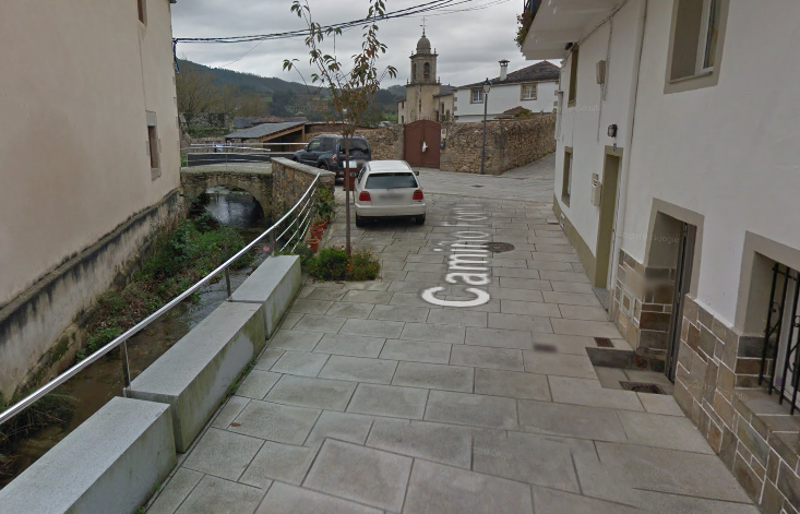 A corporación insta a Augas de Galicia a reconsiderar manter a ponte medieval de Xunqueira