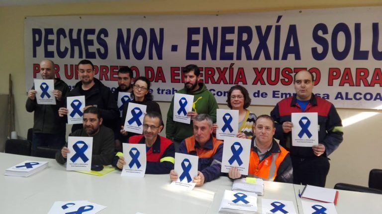 Lazos de cor azul eléctrico locirán na Mariña para “salvar” a industria electrointensiva
