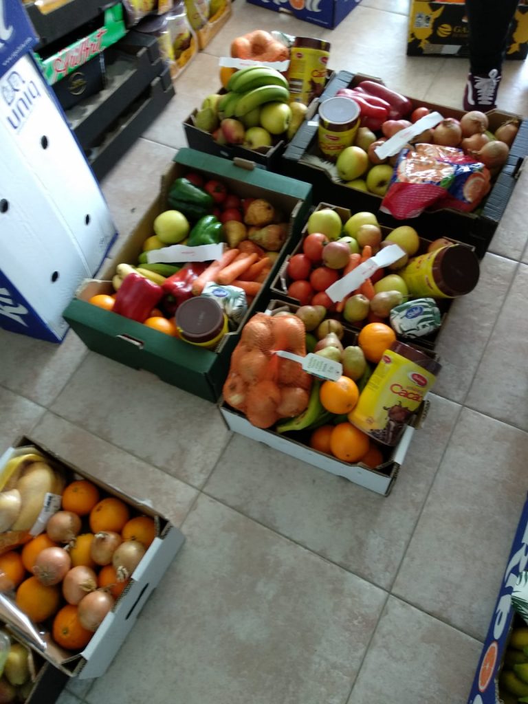 Ribadeo leva á casa produtos dos agricultores do municipio e Foz reforza o banco de alimentos