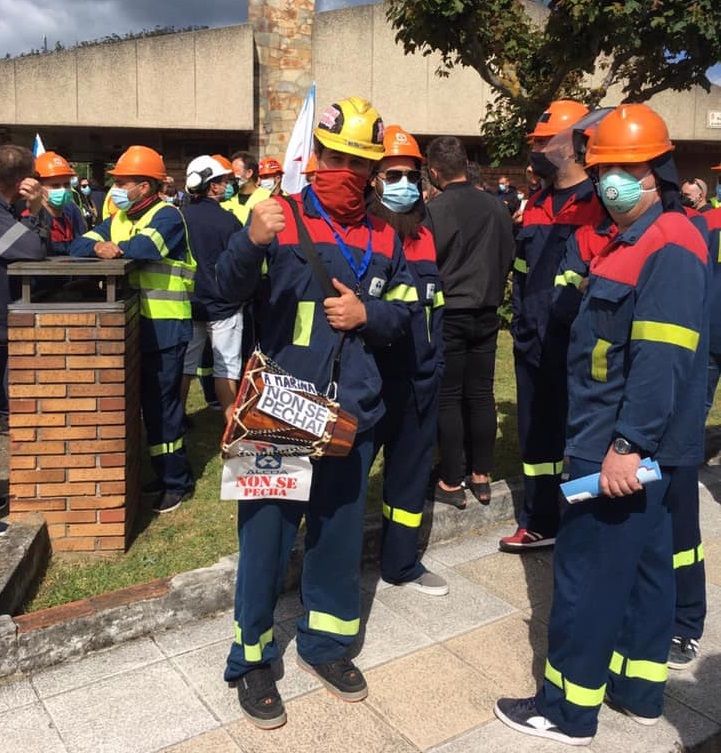 (VÍDEO) Un traballador de Foz fai o himno da loita dos obreiros de Alcoa San Cibrao
