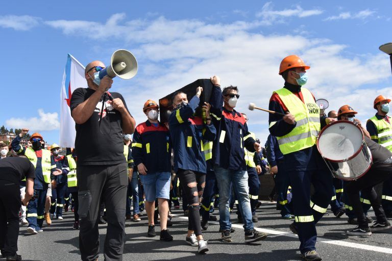 O aluminio, ao borde do abismo en Galicia