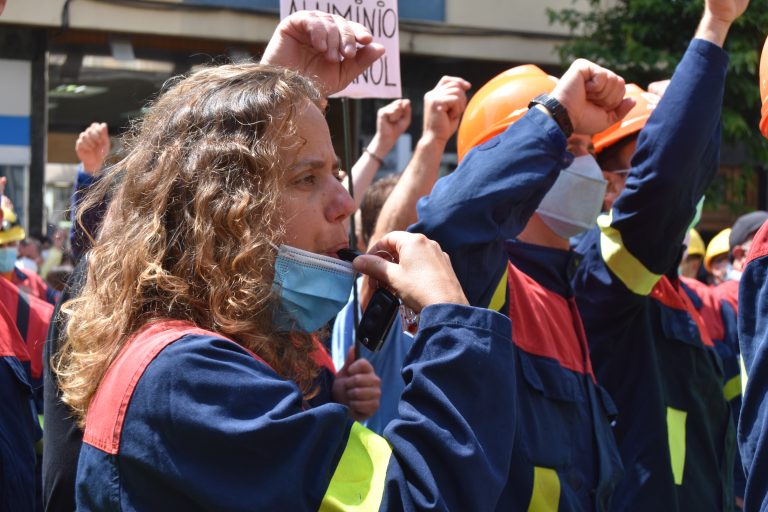 Os sindicatos convocan folga en Alcoa e auxiliares para o 1 de xullo