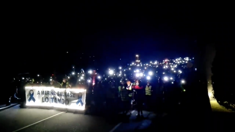 Milleiros de luces toman a noite de San Cibrao para evitar o apagón de Alcoa