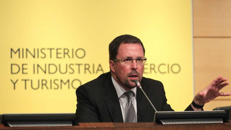Industria critica a Alcoa por buscar “enredos e subterfuxios” para non vender a factoría