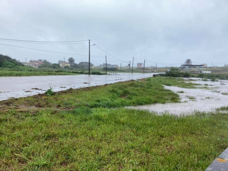 Cortes de tráfico e rebordamentos de ríos na Mariña por mor da chuvia