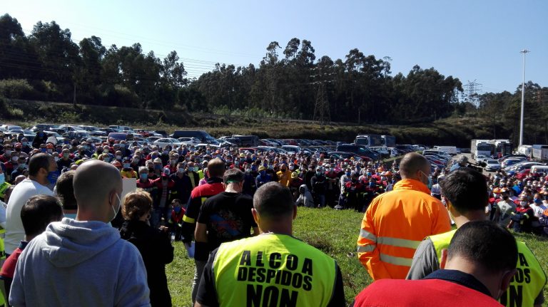 Primeiras protestas dos traballadores: non sairá aluminio de San Cibrao e folga indefinida desde o domingo