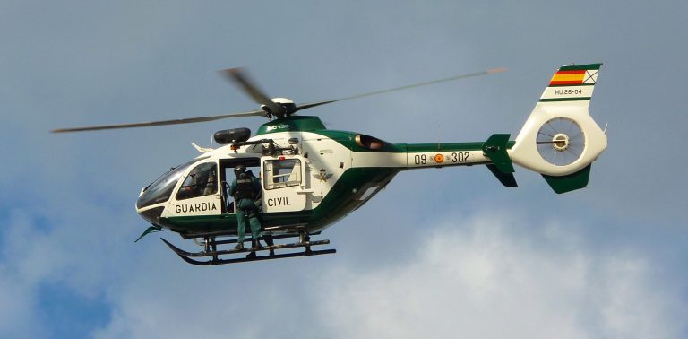 Un helicóptero súmase á busca do octoxenario desaparecido en Foz