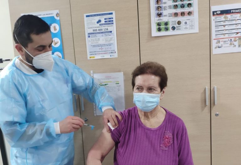 Case 1.000 persoas de entre 50 e 59 anos chamadas a vacinarse en Burela este martes