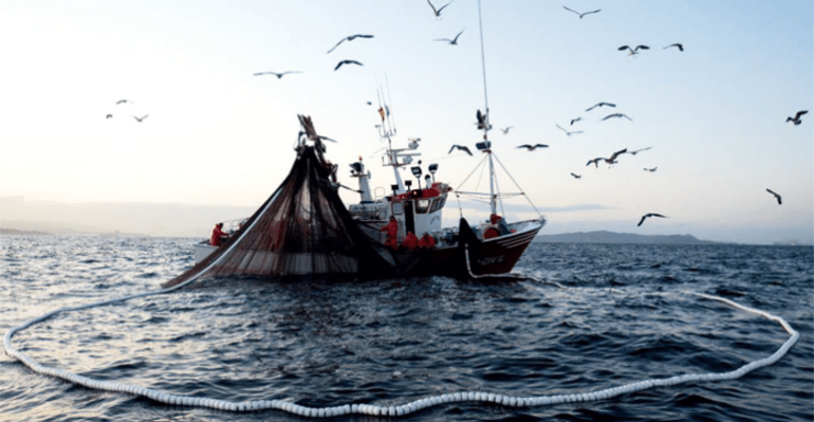 Os ministros da UE flexibilian a norma de instalar cámara nos buques pesqueiros