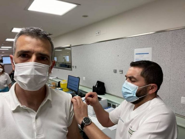 O alcalde de Ribadeo, vacinado e en corentena na casa tras dar positivo en Covid19