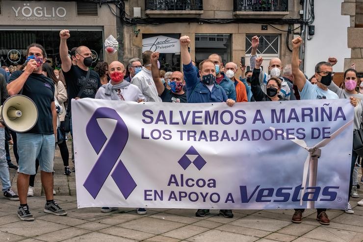 A Mariña pide parar o ERE de Vestas cunha masiva manifestación onde participaron traballadores de Alcoa