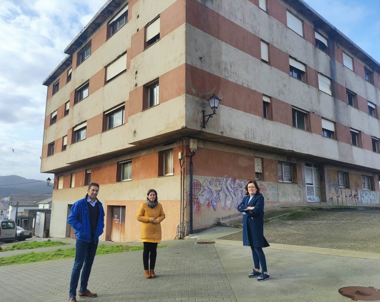 O Concello de Cervo merca o edificio da Rúa do Faro, na Atalaia, que está sen ocupar