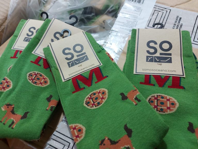 Á venda os primeiros calcetíns con estampas de Mondoñedo