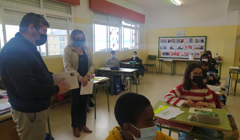 Día da Auga en Burela con reparto de manual de bo uso deste recurso en centros escolares