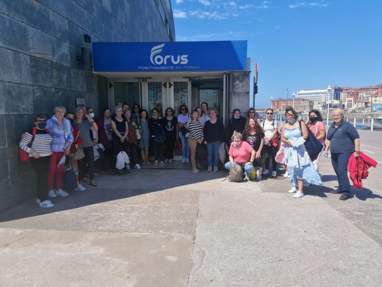 Trinta e cinco mulleres participaron na viaxe a un balneario de Xixón organizada polo Concello de Ribadeo