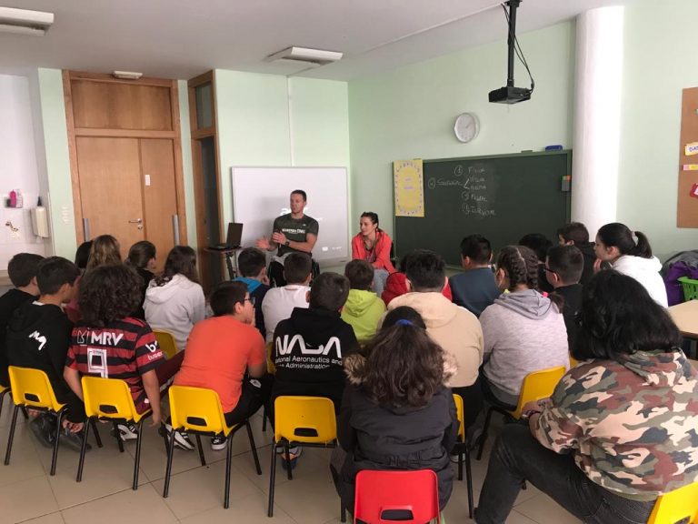 Charla de COGAMI para sensibilizar sobre a discapacidade ao alumnado do centro escolar Landro en Viveiro
