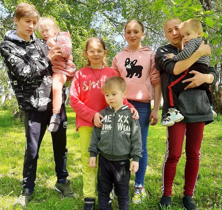 ACISA Ribadeo continuará recollendo fondos económicos para a familia ucraína que chegou hai un mes ao concello