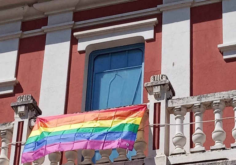 Foz coloca a bandeira LGBTI nos seus edificios oficiais