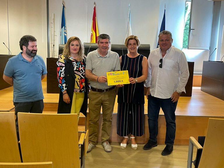 O Concello de Burela doa 1.000 euros da campaña ‘Recicla e únete ao Reto’ a Asociación Contra o Cancro