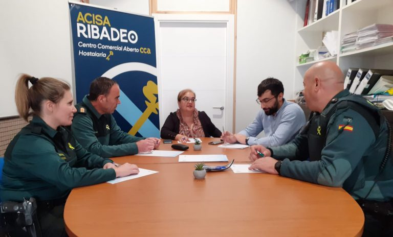 Reunión entre ACISA Ribadeo e Garda Civil para pedir maior presenza en zonas de ocio para xente nova as fin de semanas
