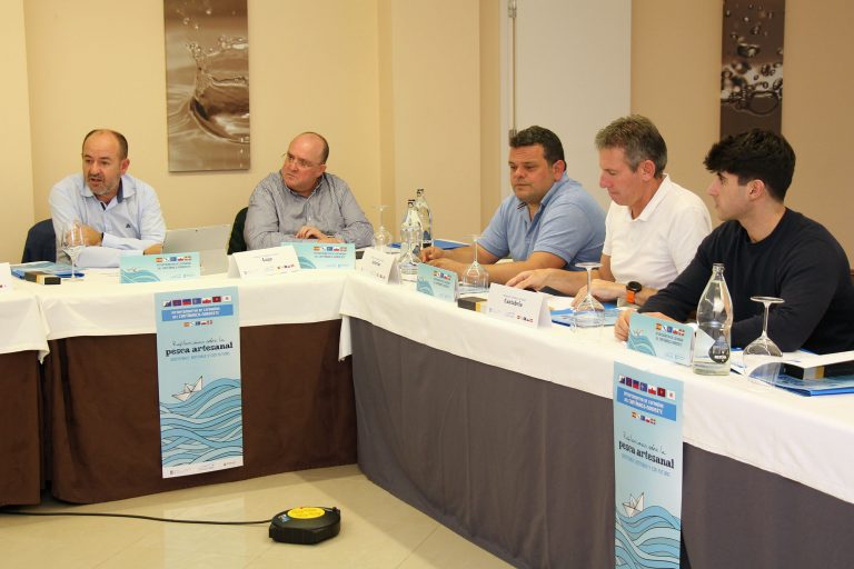 A Interfederativa de confrarías do Cantábrico reúnese en Burela para abordar o futuro da pesca artesanal
