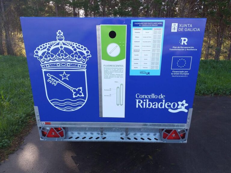 O punto limpo móbil de Ribadeo continúa o seu percorrido para recoller o lixo electrónico e aceites