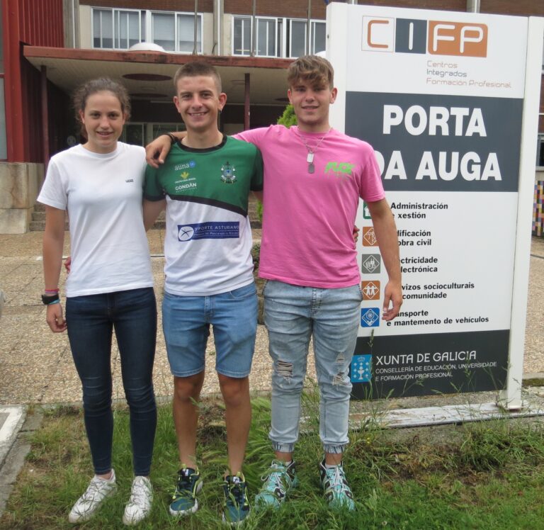 Tres alumnos do CIFP Porta da Auga de Ribadeo suman éxitos en remo e tiro con arco