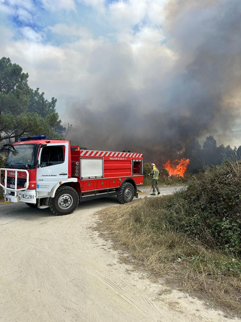 Controlado o incendio na parroquia de Vilaselán, en Ribadeo