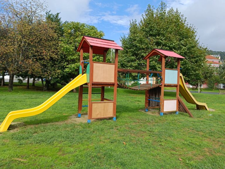 O Concello de Viveiro realiza melloras en varios parques infantís