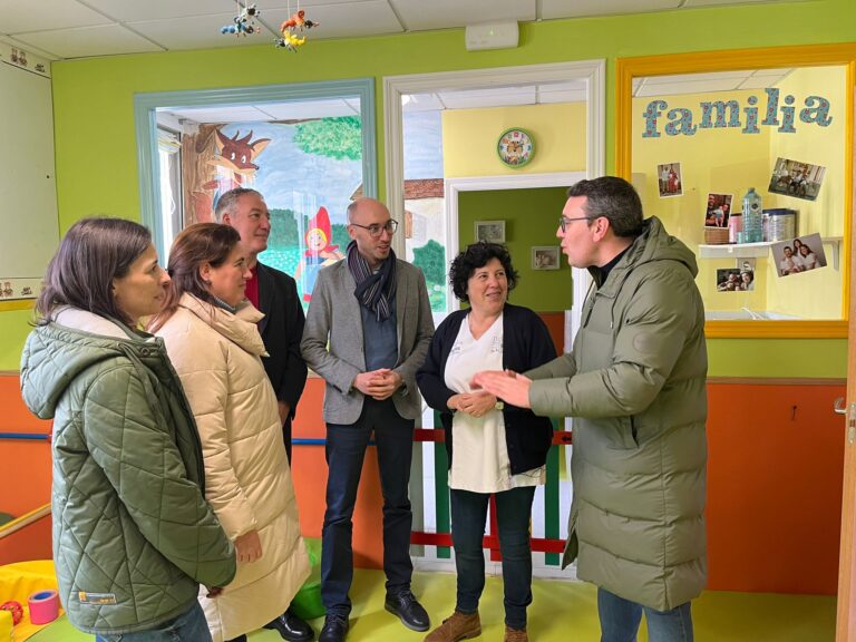 Valoración positiva do alcalde de Ribadeo da visita do director xeral de Familia