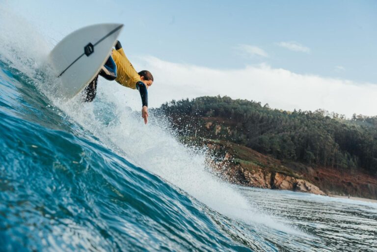 Uxío Rodríguez: “O traballo que facemos en Viveiro axuda a subir o nivel do surf na Mariña”